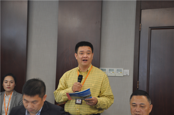 嘉信福实业集团副总裁冯勇介绍嘉信装饰绿色装饰装修发展情况